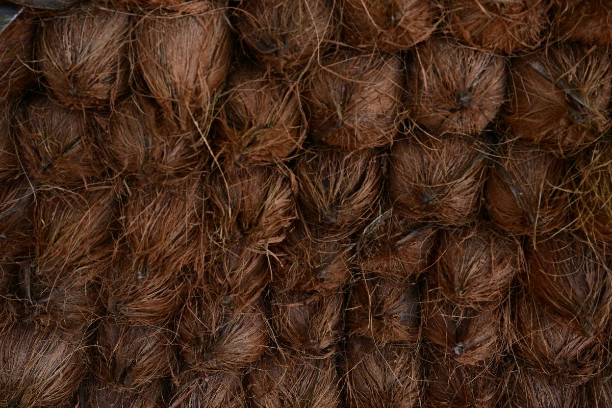 Chart comparing water absorption, grit retention, and durability of common doormat materials: coir, rubber, microfibre, and synthetic blend